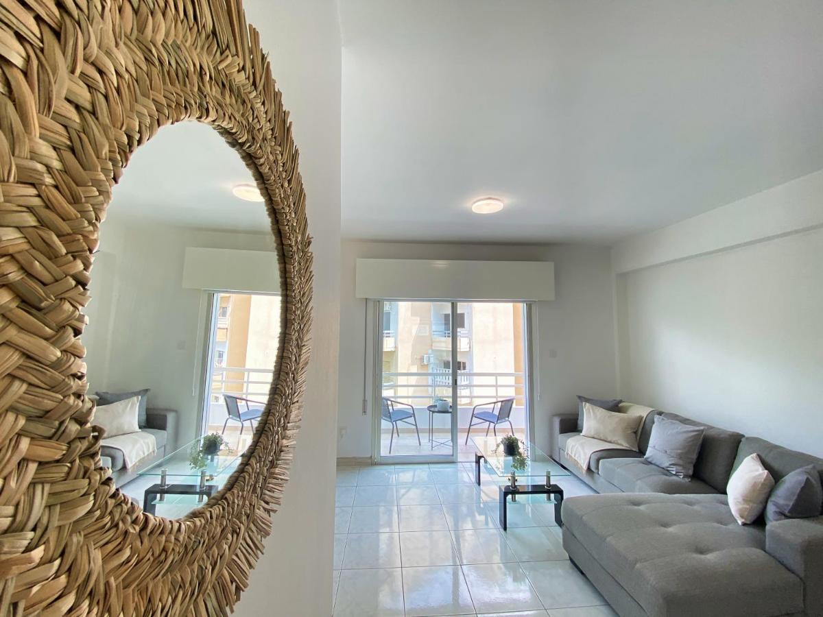 Phaedrus Living Down Town Flat Nestoras 301 Apartment *