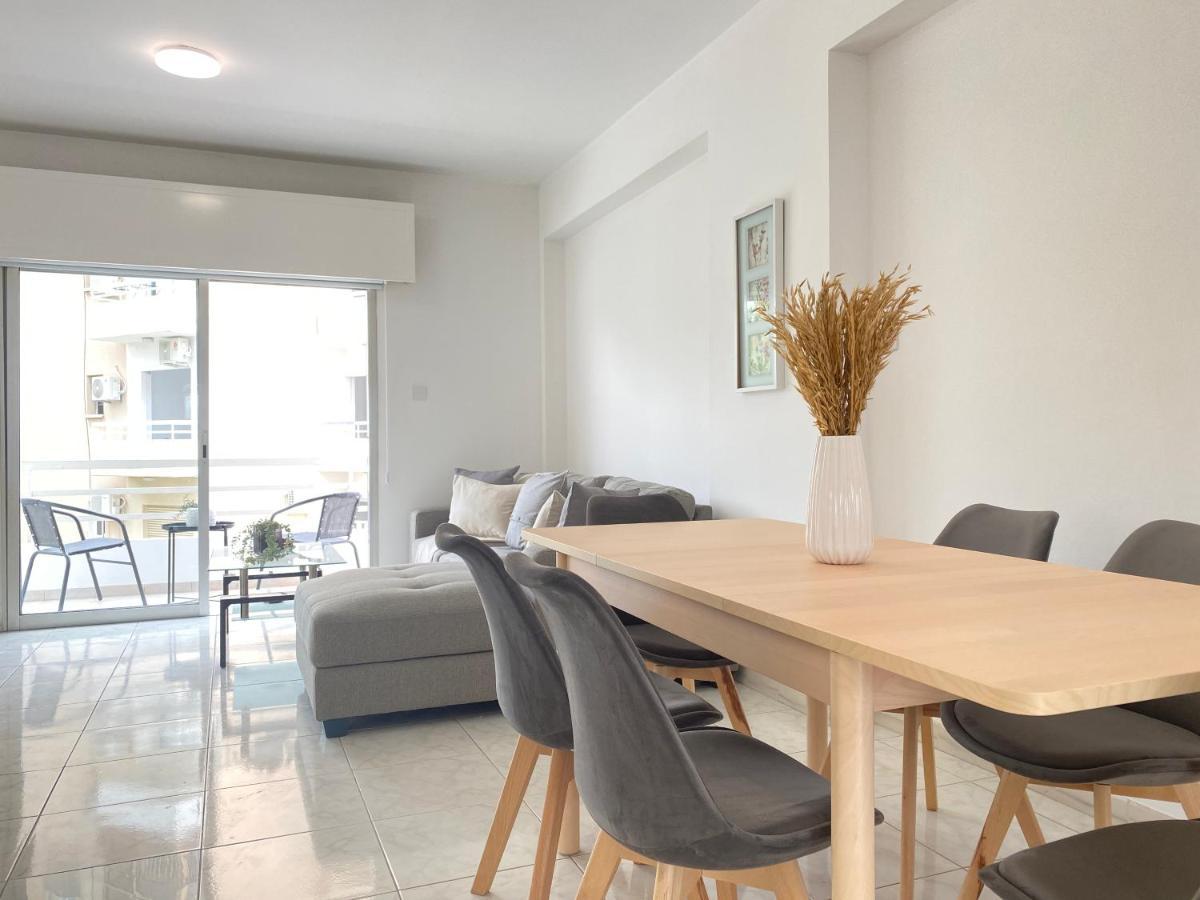 Phaedrus Living Down Town Flat Nestoras 301 Apartment